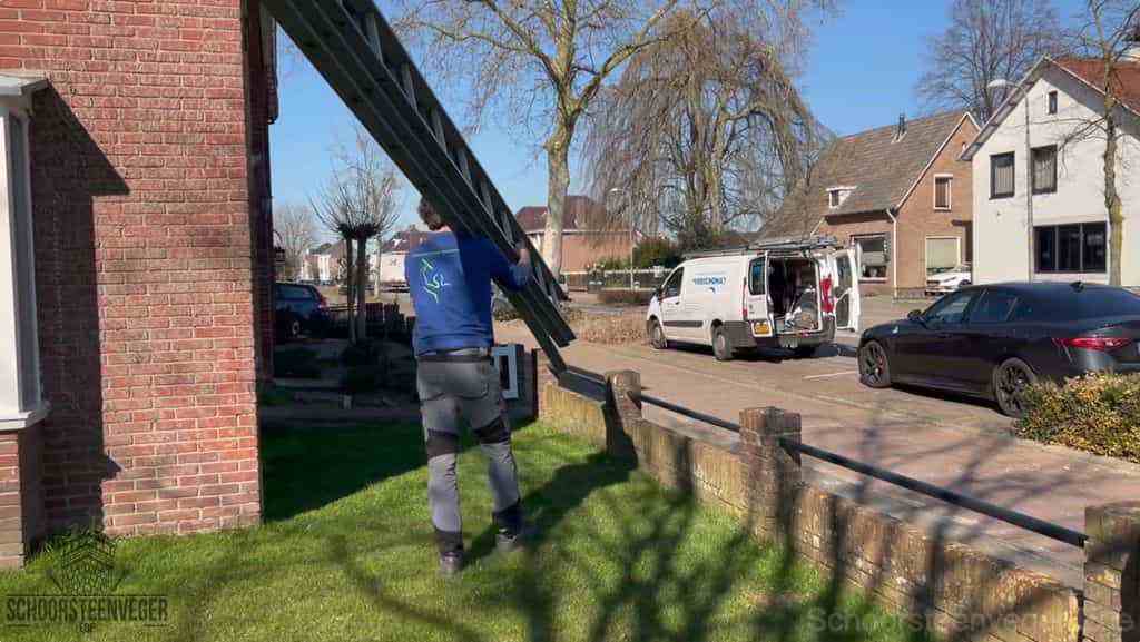 Schoorsteen onderhoud Ede ladder bus
